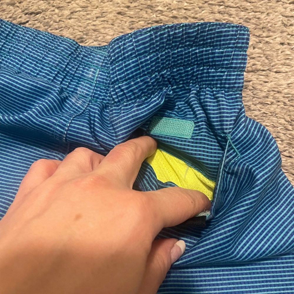 Boys Nike swim trunks - Picture 5 of 11